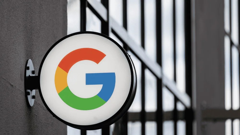 Fotografía de archivo de una señalización con el logo de Google en Nueva York