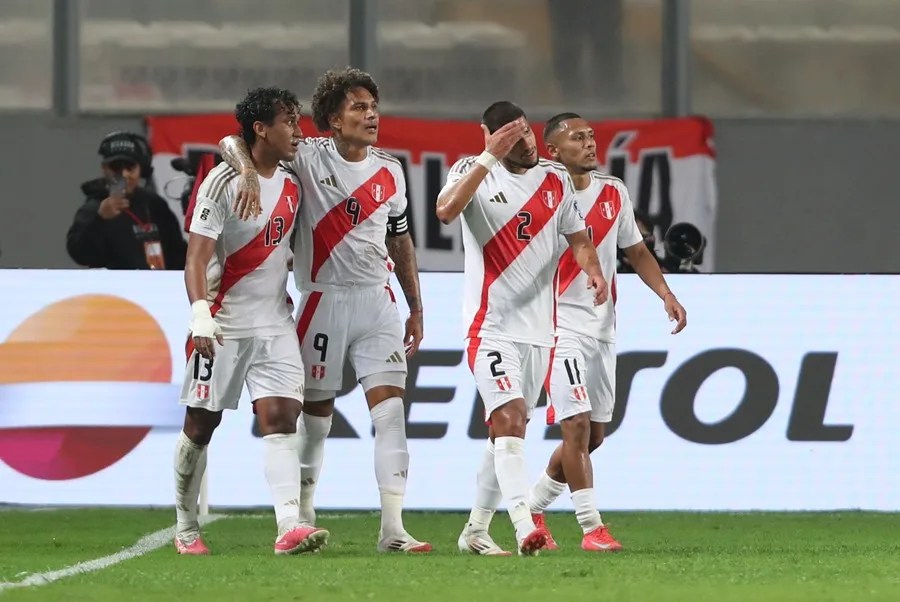 Perú frena en seco a Bolivia, abandona el sótano y vuelve a pensar en la repesca