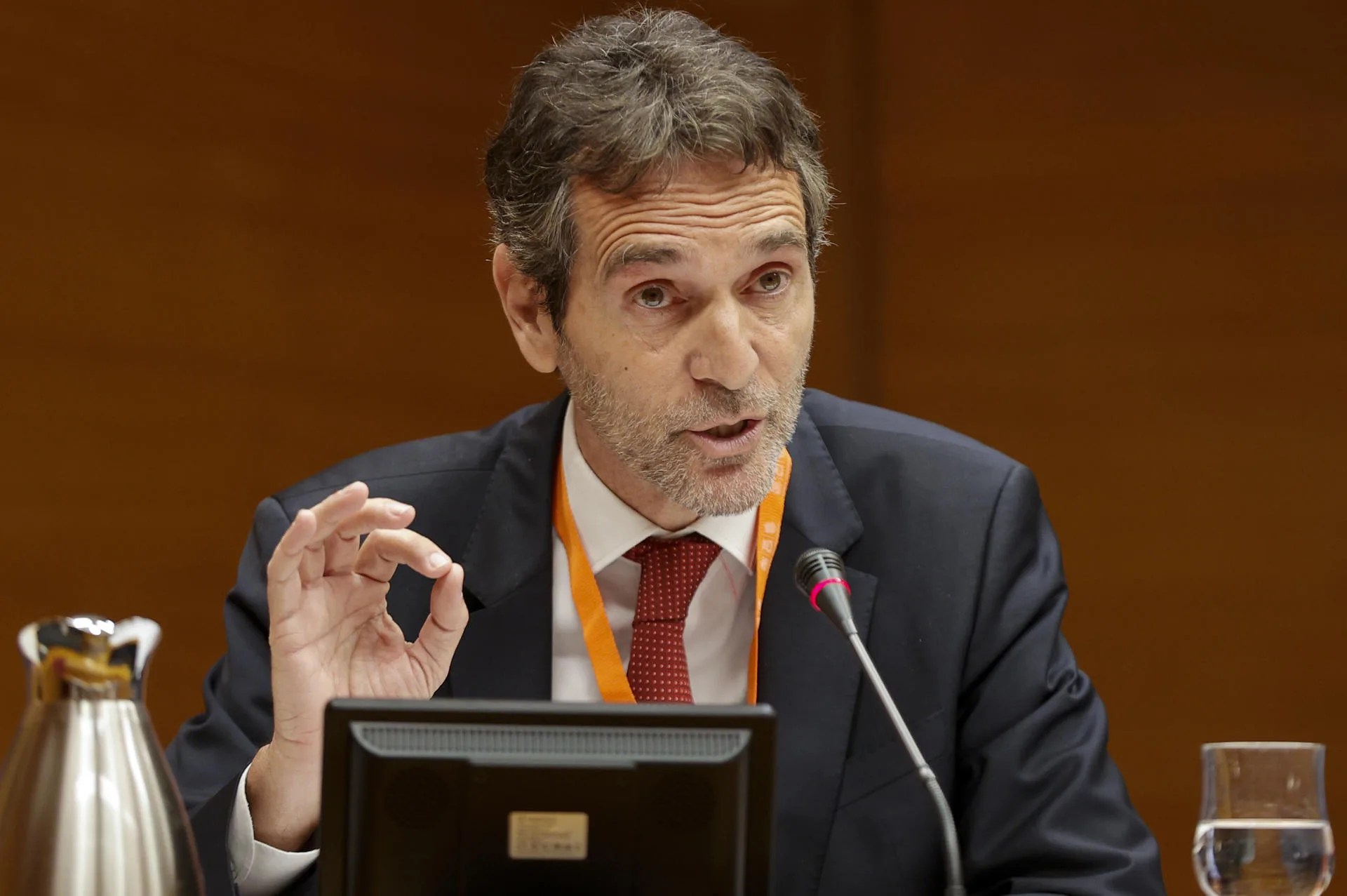 El presidente de la Corporación Audiovisual de la Comunitat Valenciana, Vicente Ordaz, comparece en Les Corts Valencianes para informar de los objetivos y propuestas a desarrollar durante su mandato. EFE/Manuel Bruque
