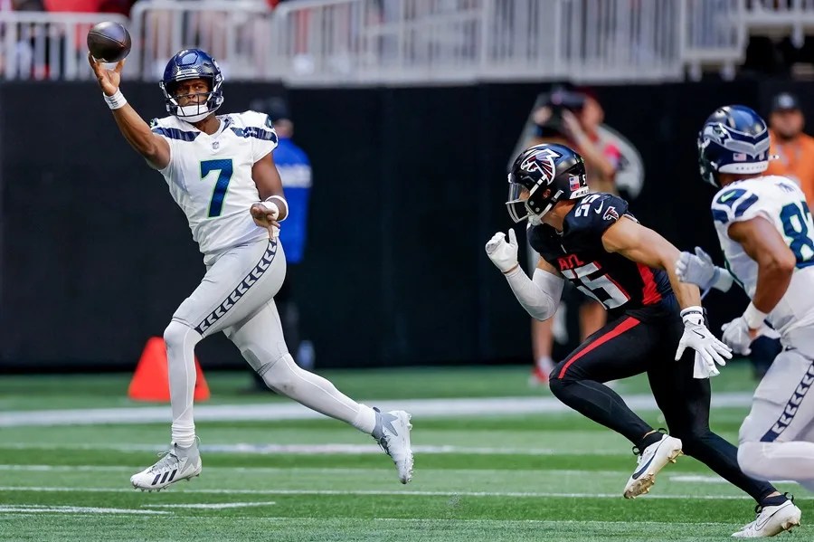 Geno Smith firma por dos años con los Raiders de Tom Brady, por 85.5 millones de dólares