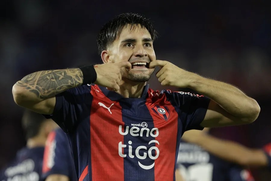 Un triplete de Torres pone a Cerro Porteño en la cima del Grupo G de la Libertadores