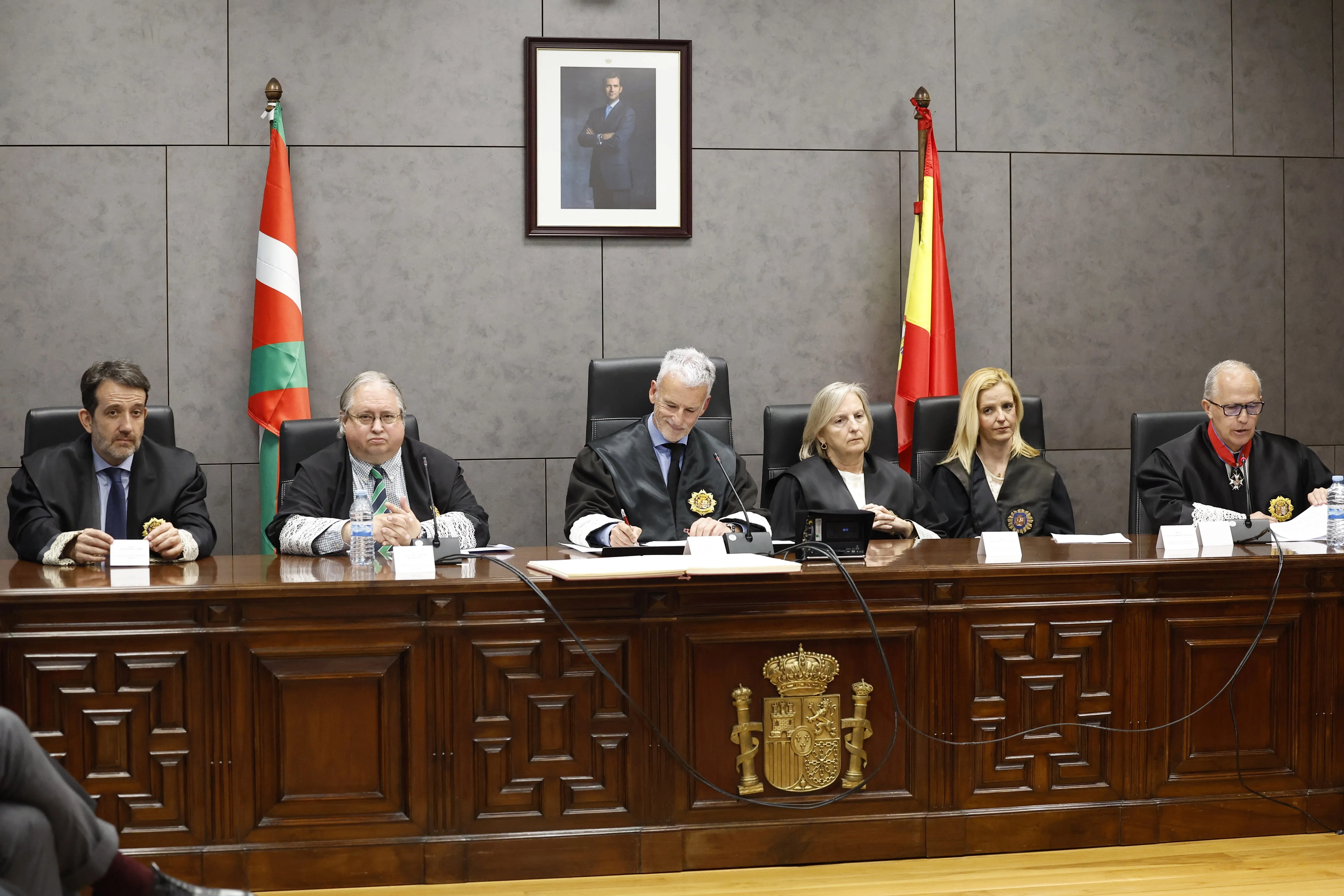 Jura de los presidentes de las Audiencias de Álava y Gipuzkoa y de la Sala de lo Contencioso-Administrativo del TSJPV. EFE/ Miguel Toña