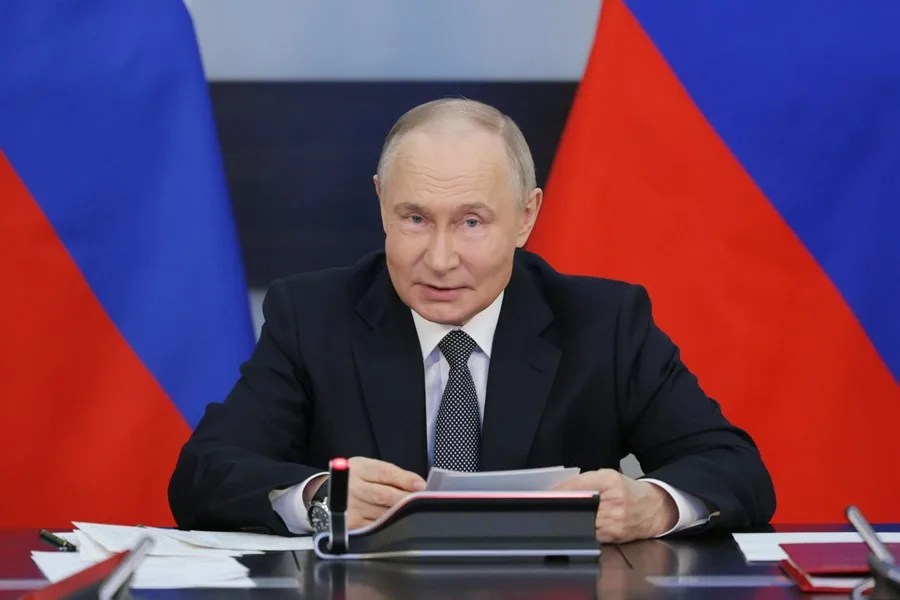 El presidente ruso Vladimir Putin preside una reunión para discutir la estrategia de desarrollo de la Armada rusa en San Petersburgo, Rusia. EFE/EPA/Gavriil Grigorov / SPUTNIK / KREMLIN POOL