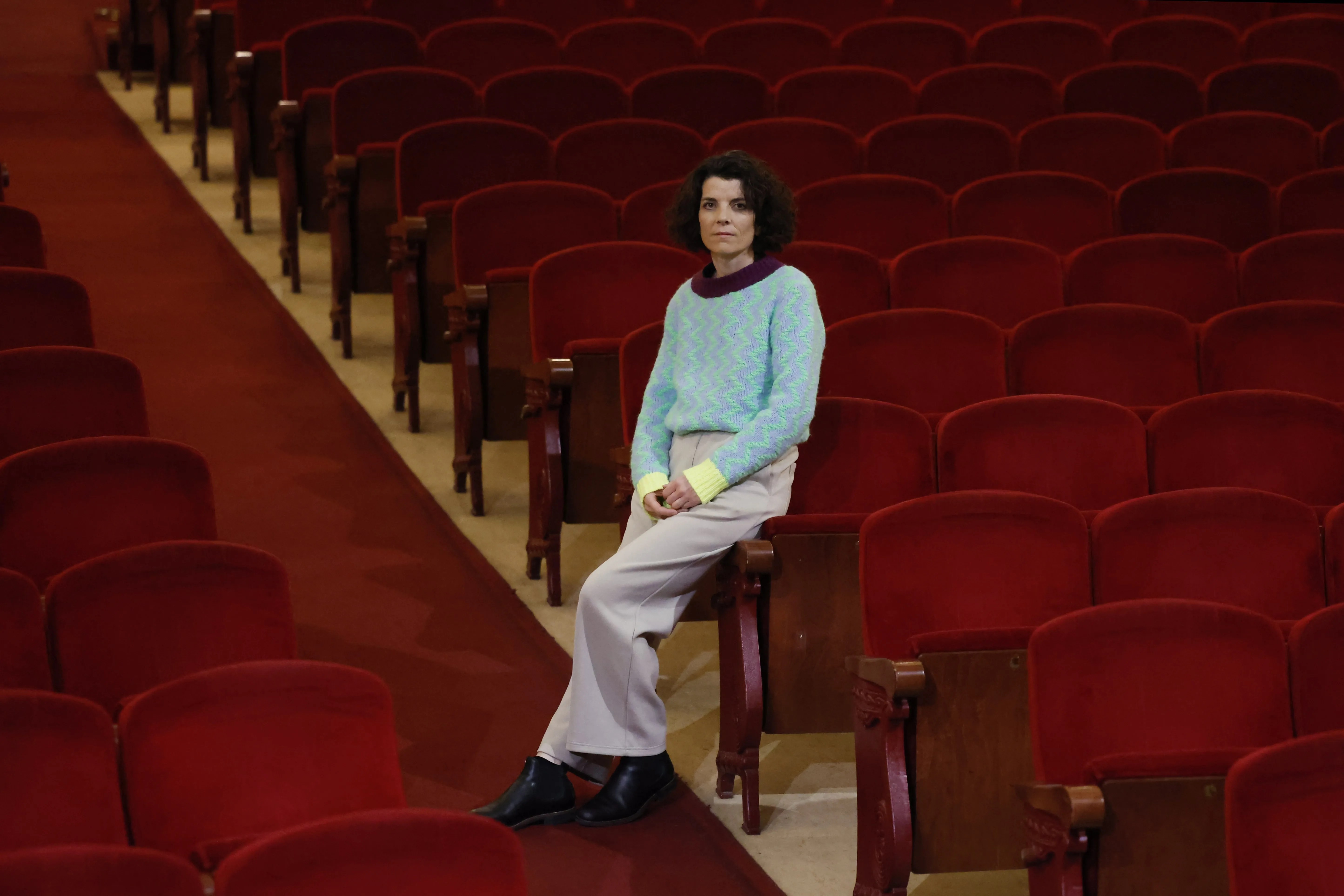 La responsable de la compañía teatral AzkonaToloza, Laida Azcona, en la presentación de su obra “Cuerpos celestes”