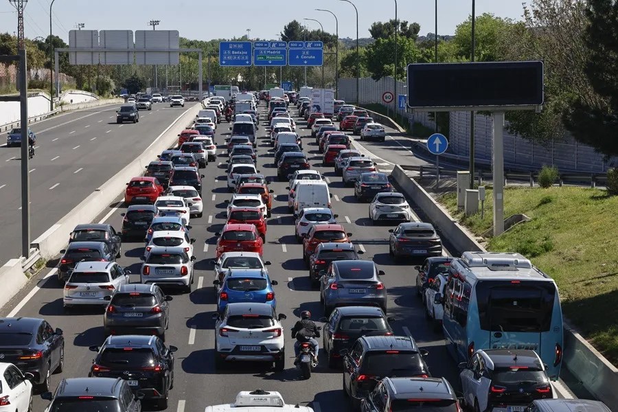 Vista del tráfico en la M-30 este lunes,