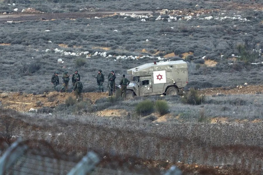 Vista de tropas de Israel en una zona de los Altos de Golán, en una fotografía de archivo. EFE/Atef Safadi