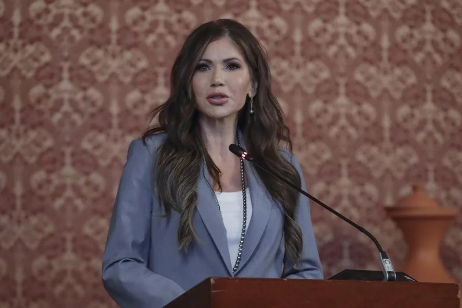Colombia rechaza por "incorrectas" declaraciones de Noem sobre Petro y el Tren de Aragua