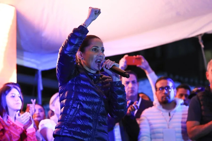 Fotografía de la candidata del correísmo a la Presidencia de Ecuador, Luisa González, quien no aceptó los resultados tras la derrota. EFE/ José Jacome