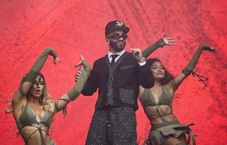 Vista del cantante Manuel Turizo durante una presentación, en una fotografía de archivo. EFE/Víctor Lerena