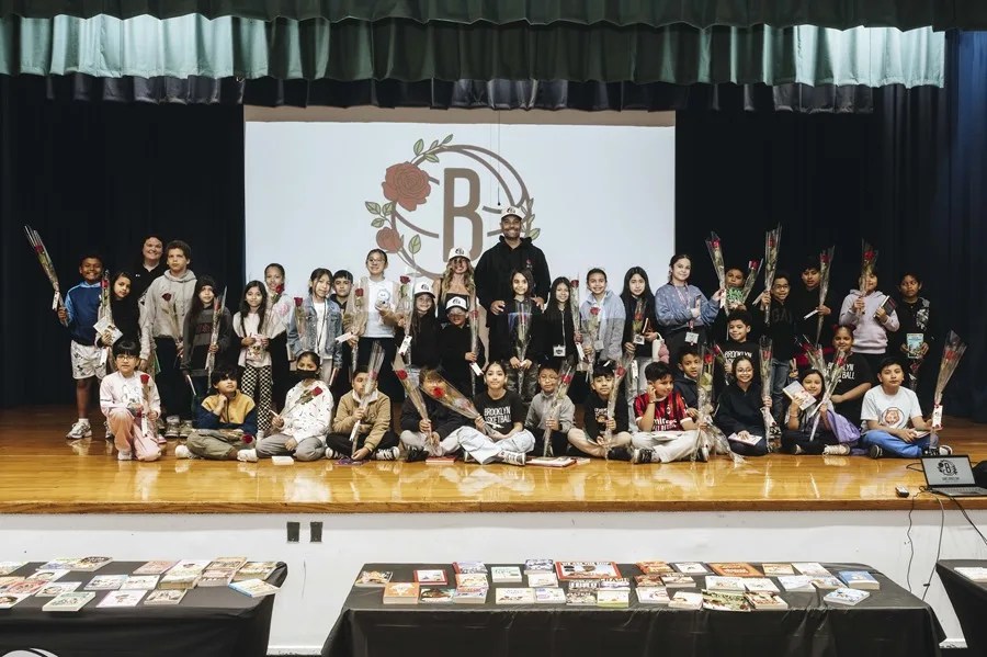 Jordi Fernández lleva a Brooklyn la fiesta de Sant Jordi