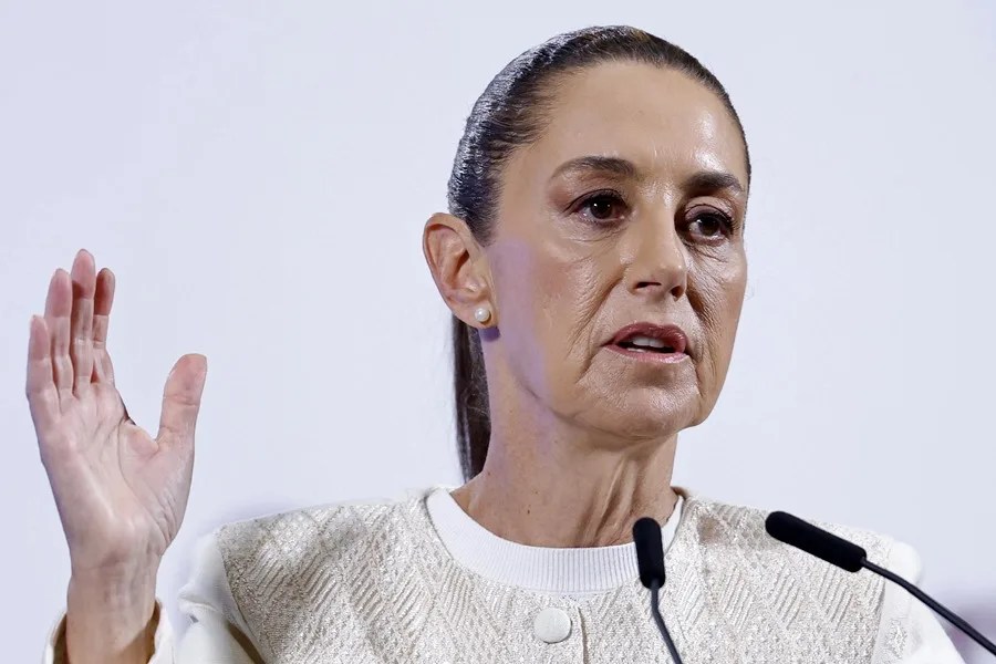 La presidenta de México, Claudia Sheinbaum, habla durante una rueda de prensa este miércoles, en el Palacio Nacional de Ciudad de México (México). EFE/ Sáshenka Gutiérrez