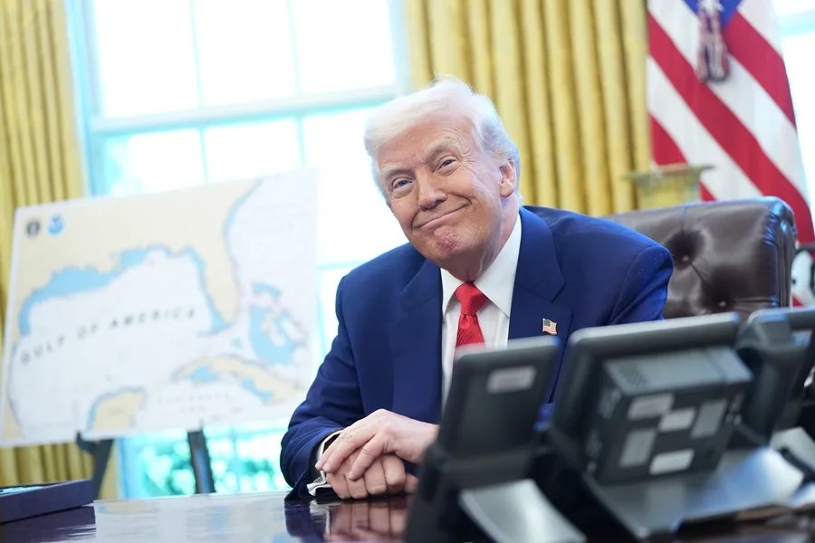 Fotografía del 9 de abril de 2025 del presidente de Estados Unidos, Donald Trump, quien figura en el listado de personas más influyentes del mundo en este año de la revista Time. EFE/Chris Kleponis/Pool