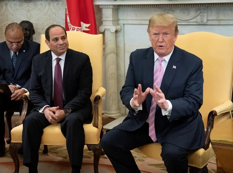 El presidente de Estados Unidos, Donald J. Trump (d), junto a su homólogo egipcio, Abdel Fattah Al-Sisi (i), en una fotografía de achivo. EFE/ Ron Sachs