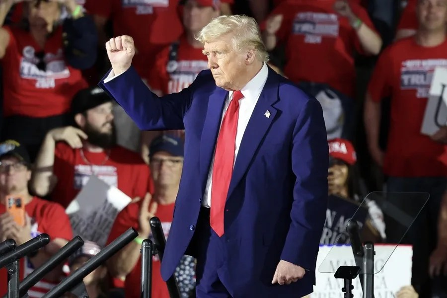 Primeros 100 días de Trump: su giro contra los migrantes amenaza con crear una crisis constitucional