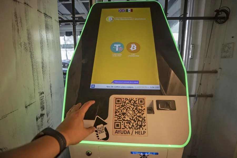 Imagen de archivo de un cajero de criptomonedas