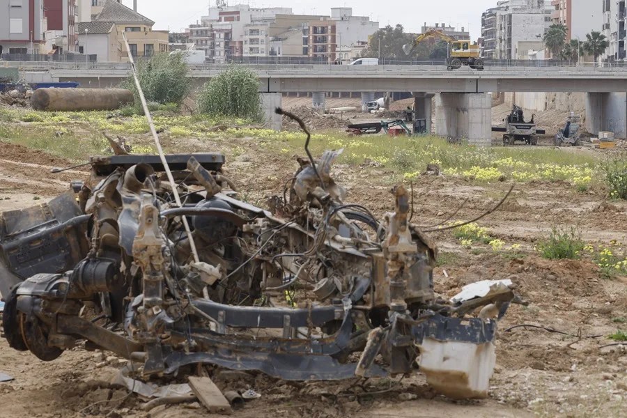 Trabajos del primer puente reconstruido sobre el barranco del Poyo