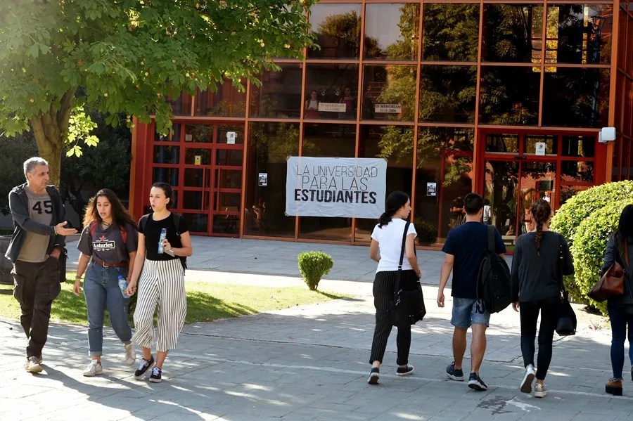 Alumnos en la universidad