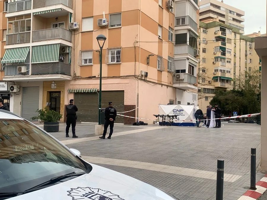 Un hombre y una mujer han fallecido en Málaga capital tras precipitarse este martes al vacío