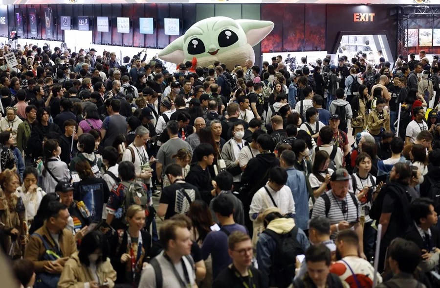 Visitantes abarrotan la Star Wars Celebration Japan en Chiba