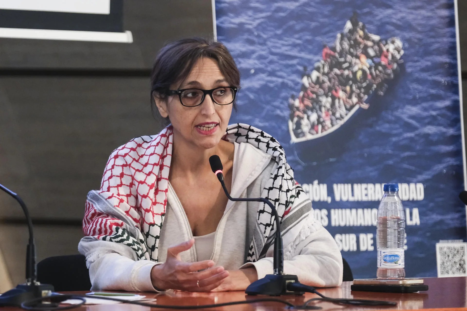 La defensora de derechos humanos y fundadora del colectivo Caminando Fronteras, Helena Maleno, interviene este jueves en el VI Congreso Internacional de Derechos Humanos y Globalización celebrado en la Universidad de La Laguna (ULL). EFE/Alberto Valdés