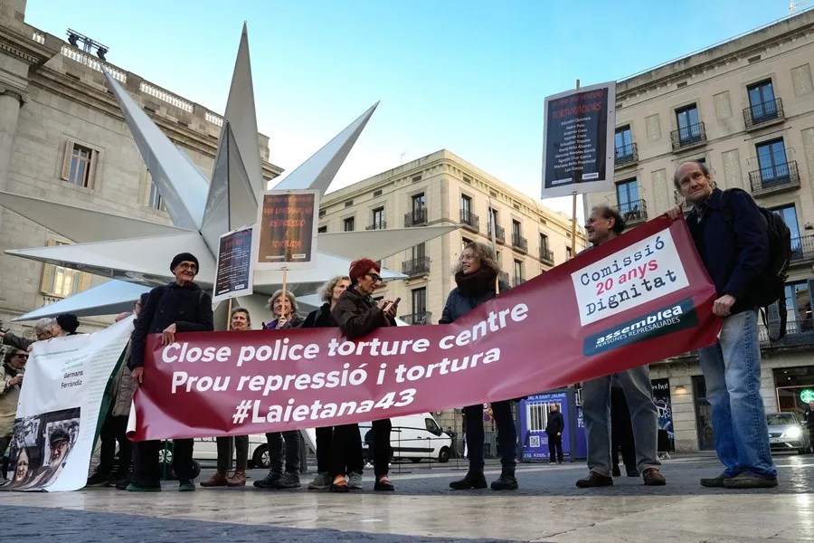 Concentración para denunciar las "torturas" en la comisaría de Via Laietana durante el franquismo.