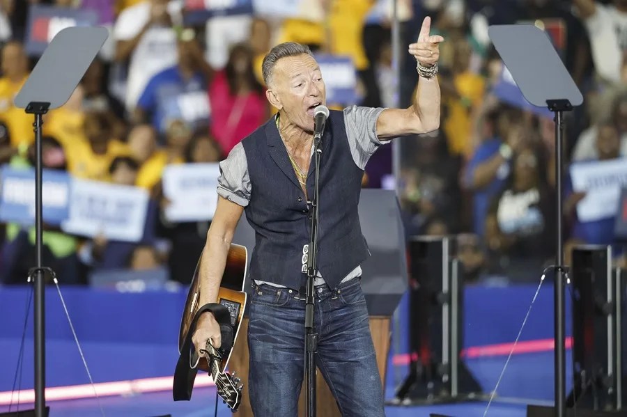 Bruce Springsteen lanza un disco de su concierto reciente con críticas a Trump y escala la disputa