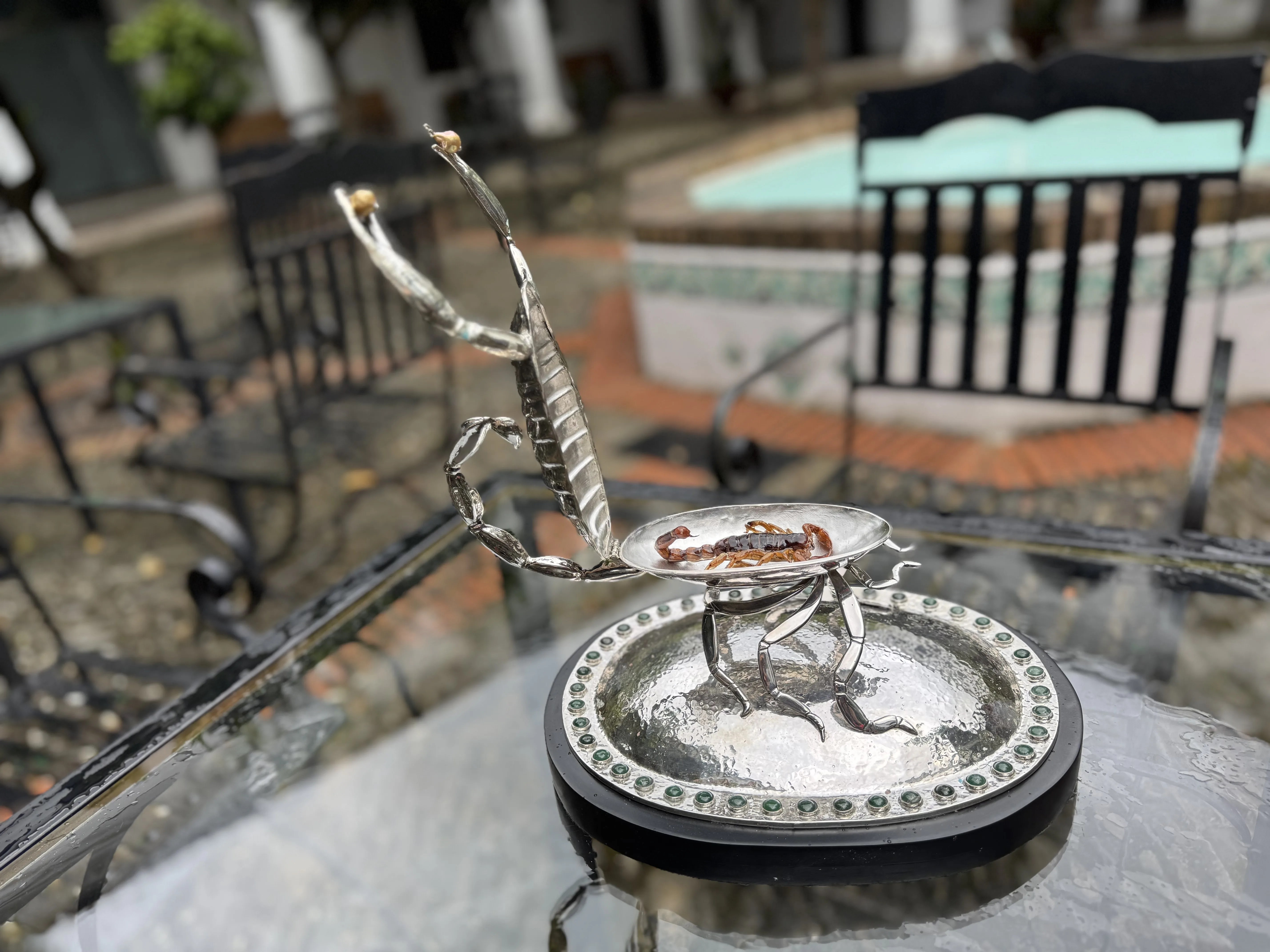 Imagen de la réplica del exvoto de Hernán Cortés entregada por historiadores mexicanos al monasterio de Guadalupe (Cáceres), la cual recuerda la reliquia que llevó el conquistador al citado monasterio en el siglo XVI en señal de agradecimiento a la Virgen de Guadalupe por haberle salvado la vida de la picadura de un escorpión. EFE/ Asociación Cultural Frente De Afirmación Hispanista (FAH) SOLO USO EDITORIAL/SOLO DISPONIBLE PARA ILUSTRAR LA NOTICIA QUE ACOMPAÑA (CRÉDITO OBLIGATORIO)