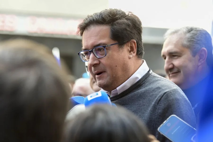 El ministro Óscar López asiste a la concentración convocada por entidades sociales, sindicales y culturales bajo el lema 'En defensa de Europa y la democracia