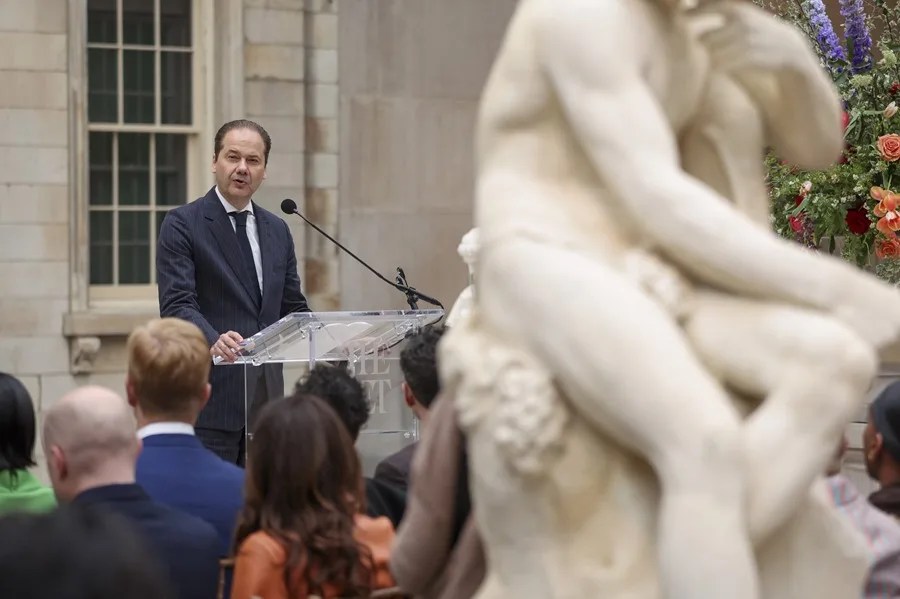 El director ejecutivo del Museo Metropolitano de Arte de Nueva York, Max Hollein, habla durante un acto previo a la alfombra roja de la Met Gala, este 5 de mayo de 2025. EFE/Sarah Yenesel