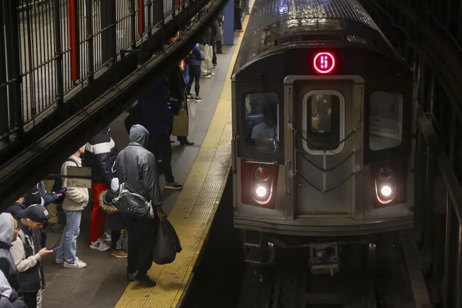La gobernadora del estado de Nueva York anuncia otra inversión millonaria en el metro de la ciudad