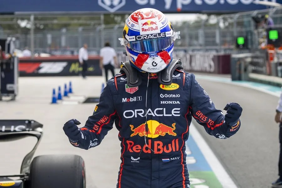 Verstappen celebra paternidad con 'pole' en Miami