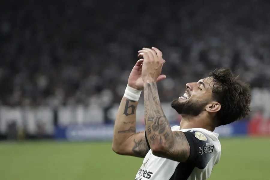 Un triplete de Yuri Alberto da la victoria al Corinthians en el debut de Dorival