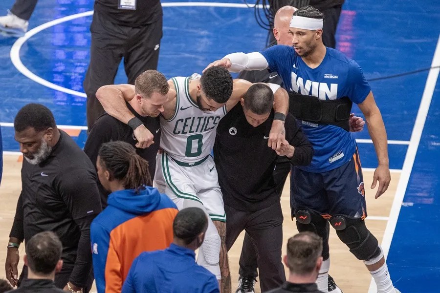 Jayson Tatum tiene roto el tendón de Aquiles