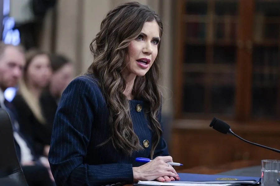 Fotografía de archivo de la secretaria de Seguridad Nacional, Kristi Noem, en el Capitolio en Washington, DC, Estados Unidos. EFE/EPA/SHAWN THEW
