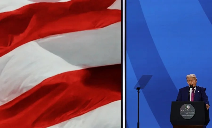 Trump se reúne con el nuevo líder sirio en Riad