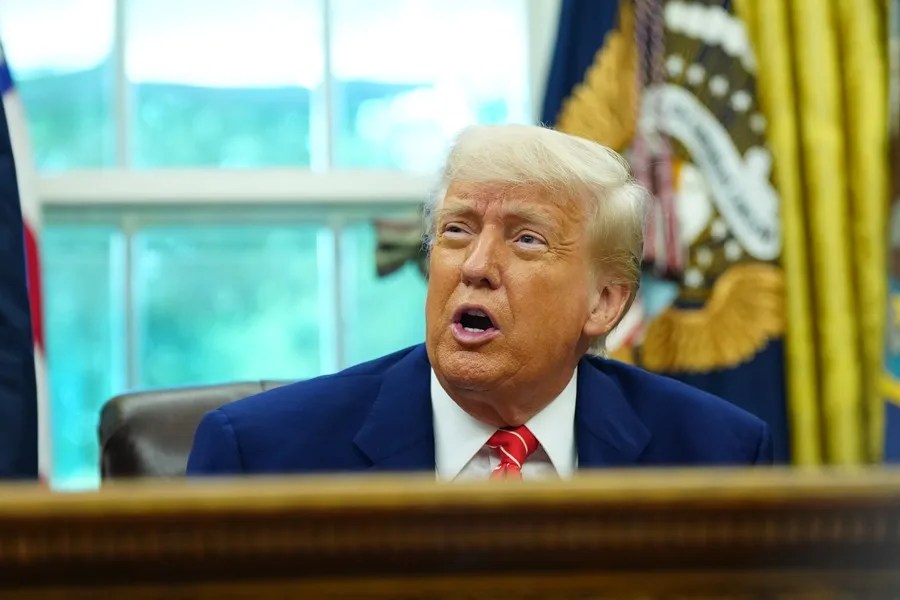 El presidente de Estados Unidos, Donald Trump, habla durante sobre los aranceles que ha ordenado, entre ellos para la Unión Europea, este 8 de mayo de 2025. EFE/Bonnie Cash/Pool