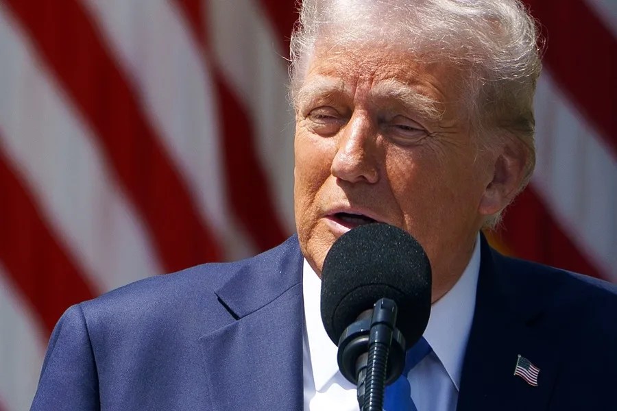 El presidente Trump insiste en eliminar la exención de impuestos de Harvard