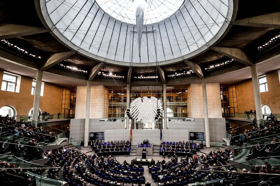 El Bundestag (Parlamento alemán) durante un acto del parlamento alemán para conmemorar el 80.º aniversario del fin de la Segunda Guerra Mundia