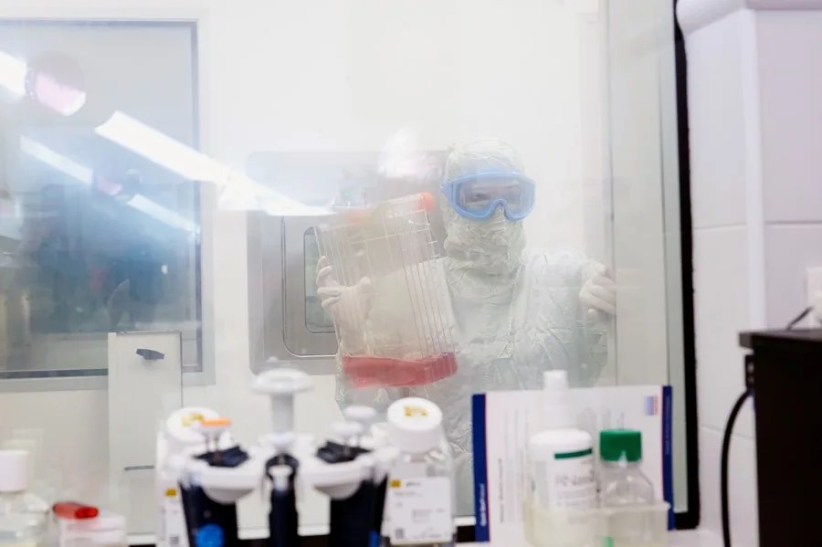 Un empleado sanitario.