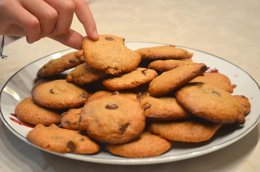 Detalle de un plato de galletas caseras.