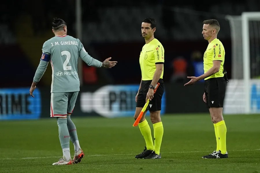 El árbitro Hernández Hernández (d), en una imagen de archivo.