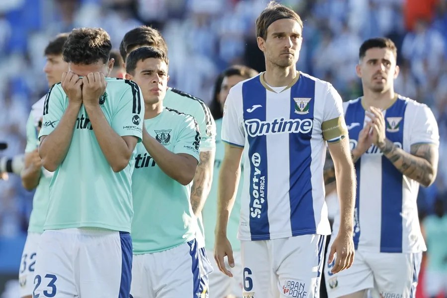 Jugadores del Leganés lamentan su descenso