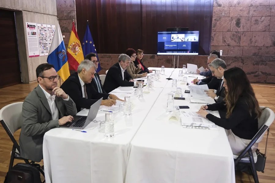 El ministro de Política Territorial. Ángel Víctor Torres, y el presidente de Canarias, Fernando Clavijo, en otra reunión.