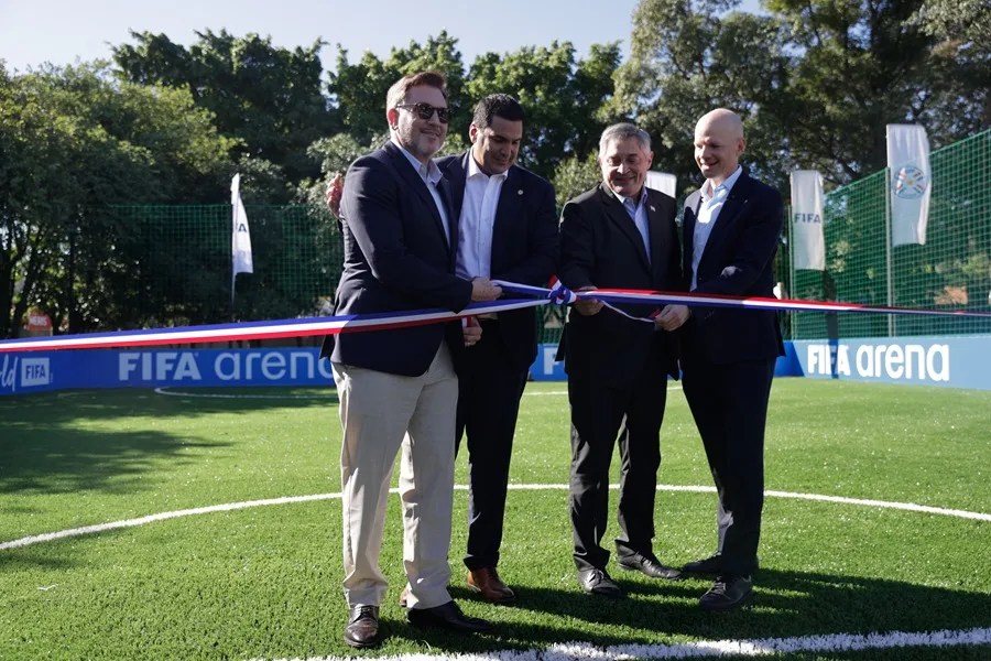Inauguran en Paraguay la primera cancha de en Sudamérica del proyecto 'FiFA Arena'