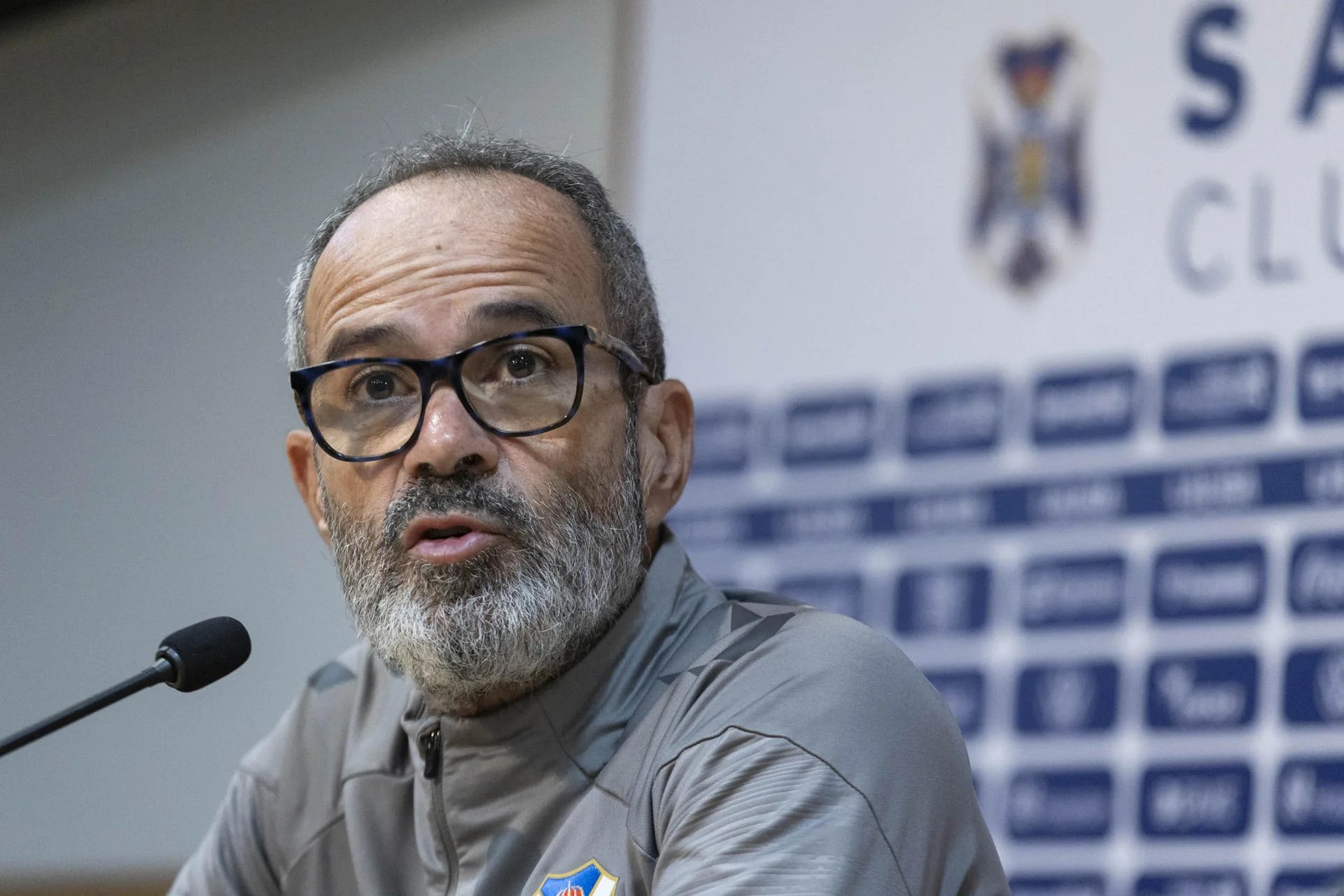 Foto de archivo del técnico del Club Deportivo Tenerife, Álvaro Cervera. EFE/Miguel Barreto