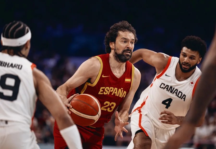 El jugador de la selección de España Sergio Llull (c).