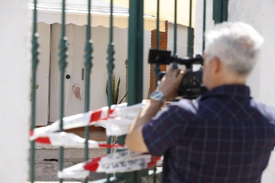 Un hombre de 70 años ha sido encontrado muerto la noche de este viernes con signos de violencia en Vélez-Málaga (Málaga).