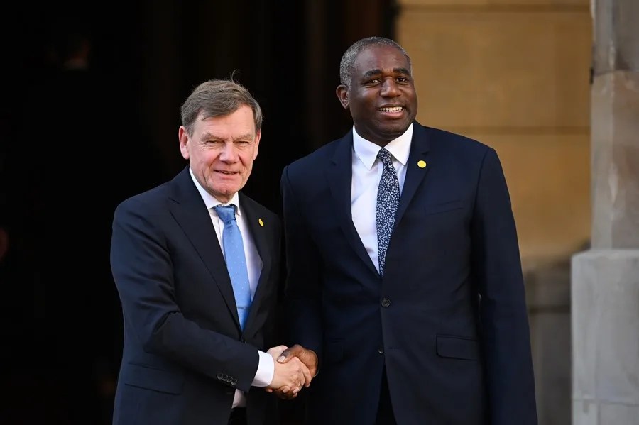 Johann Wadephul (izq.), y el ministro de Asuntos Exteriores británico, David Lammy, en la reunión de Weimar+