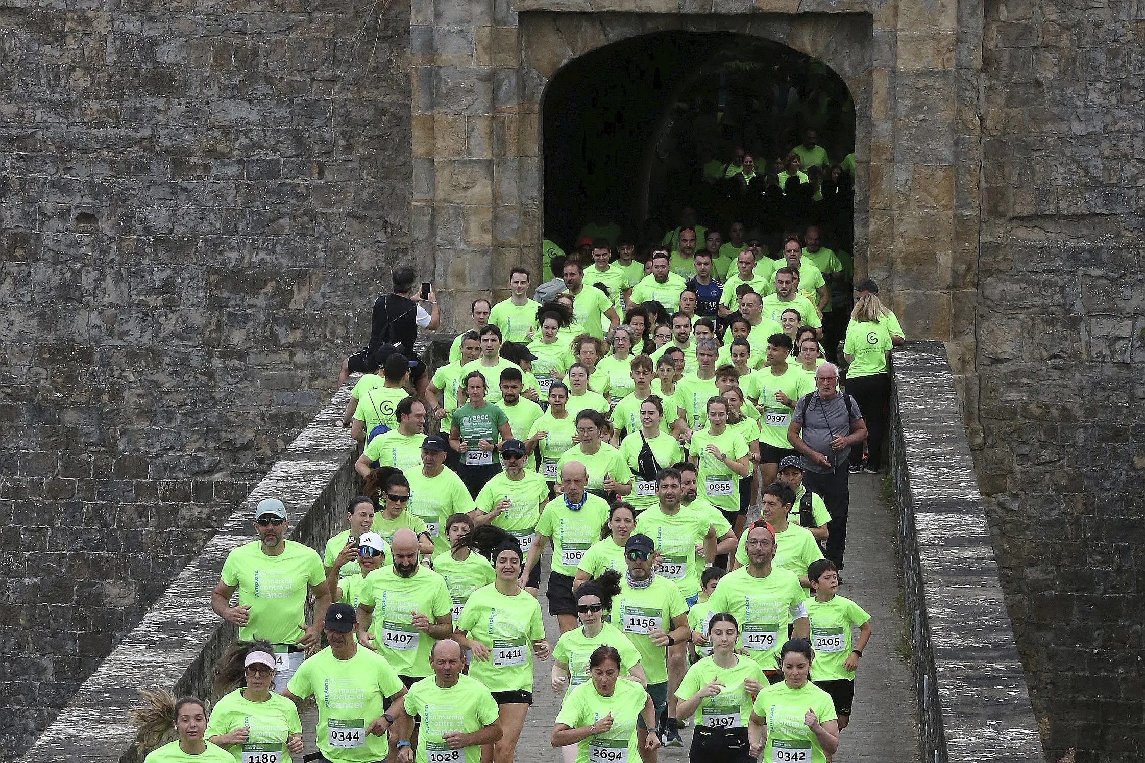 Imagen de la Marcha contra el Cáncer en Pamplona 2025