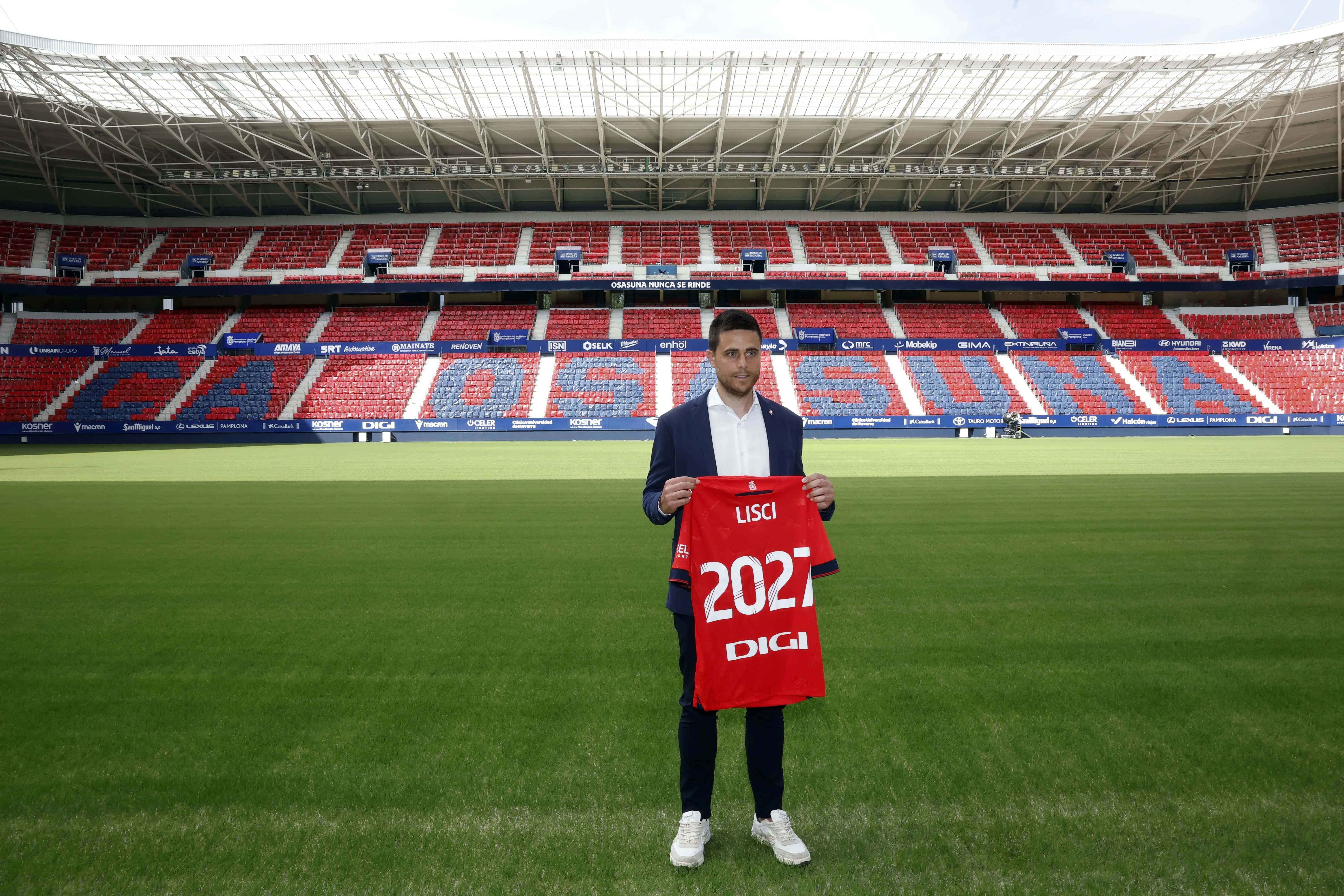 Imagen de la presentación del nuevo entrenador de Osasuna, Alessio Lisci